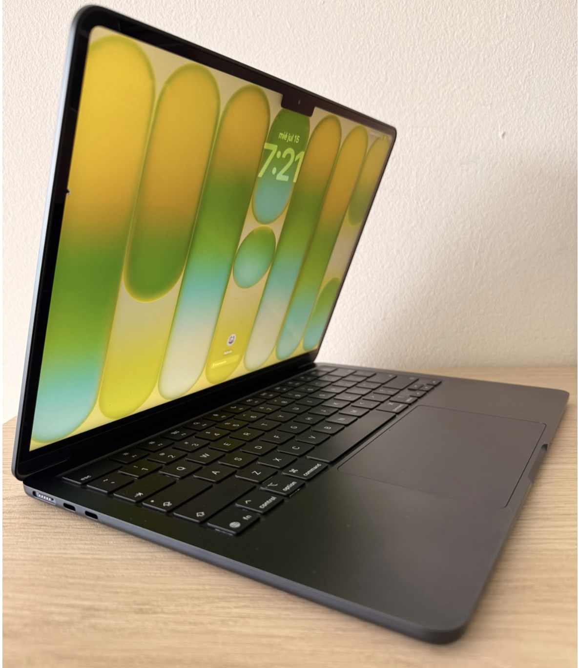 Liviano MacBook Air *2026 Chip M5* 10C GPU 13" 16GB RAM 512GB SSD - Imagen 3