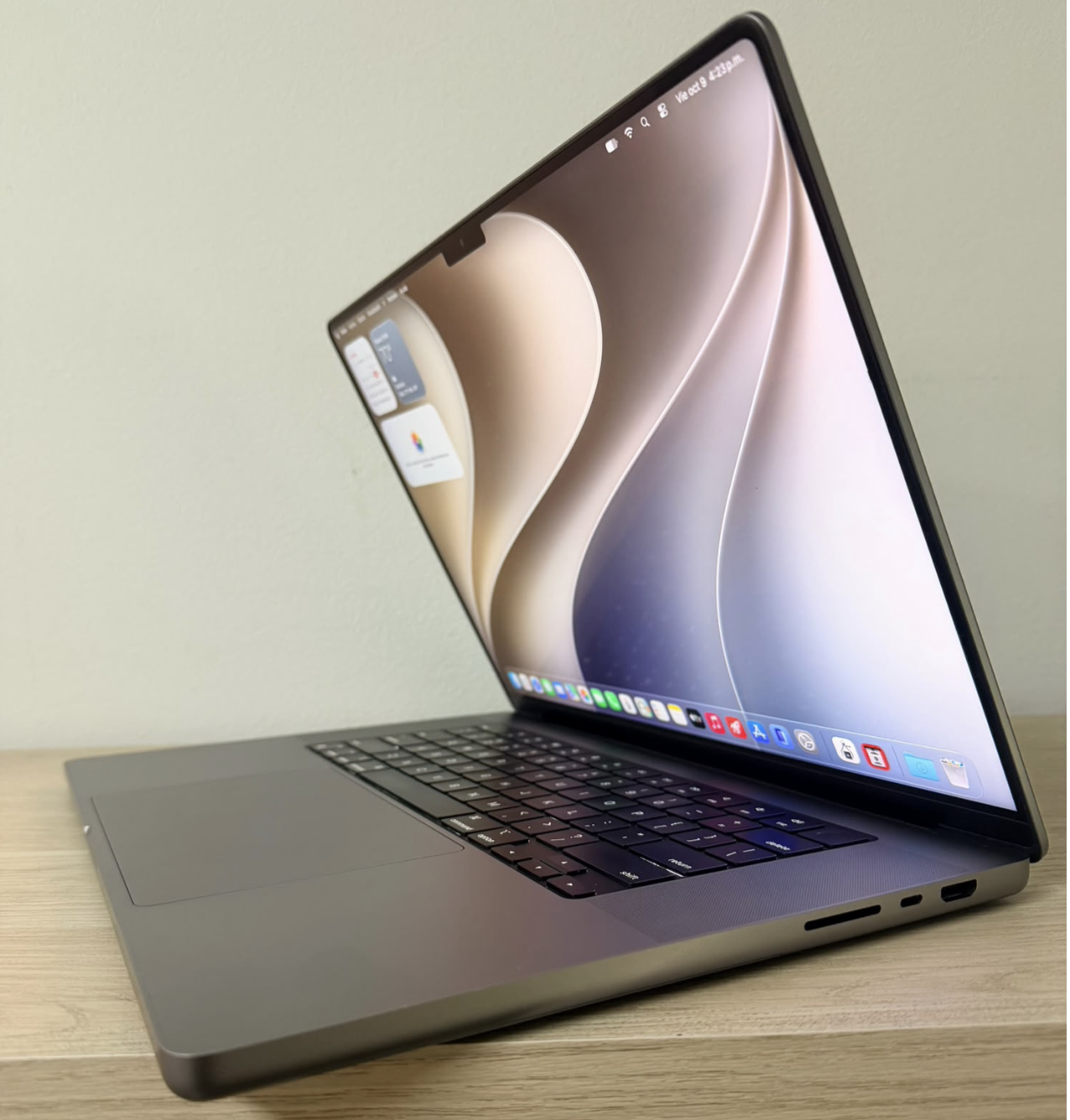 Excelente MacBook PRO *M1 PRO* 16 Núcleos Ram 16GB SSD 1TB - 16-INCH 2021 - Imagen 3